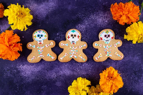 Dag van de Dode koekjes in de vorm van een suikerschedel. — Stockfoto