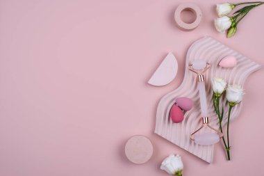 Gül kuvars masaj yüz silindiri