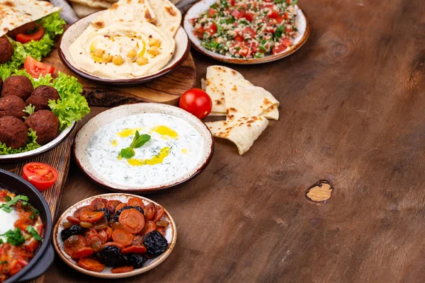 Hagyományos zsidó, izraeli és közel-keleti ételek — Stock Fotó