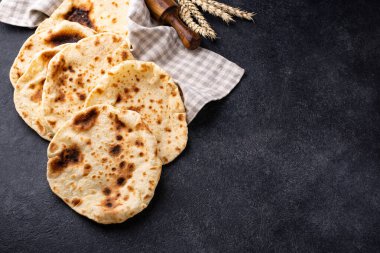 Pita ekmeği, geleneksel Yahudi yemeği.