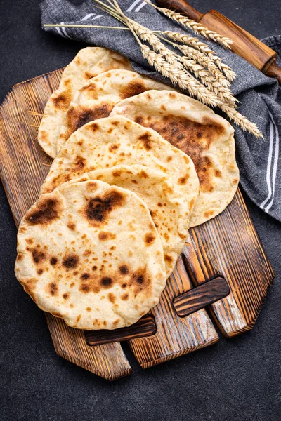 Pita bread, traditional Jewish food — Stock Photo, Image