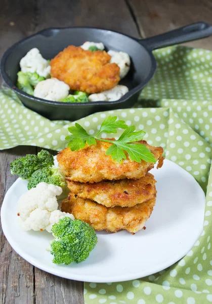 Kyckling kotlett med grönsaker — Stockfoto