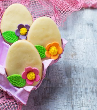 Paskalya yumurta şeklinde kurabiye