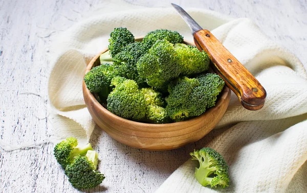 Fresh sliced broccoli in wooden bowl — Stock Photo, Image