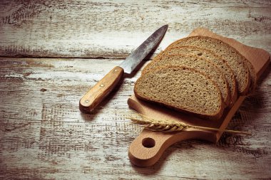 Çavdar ekmeği susam ile dilimlenmiş