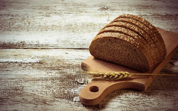 Pan de centeno en rodajas con semillas de sésamo —  Fotos de Stock