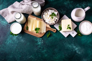 Süt ürünleri çeşitleri. Süt, süzme peynir, peynir, krema, tereyağı ve yoğurt
