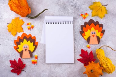 El yapımı hindiyle Şükran Günü geçmişi