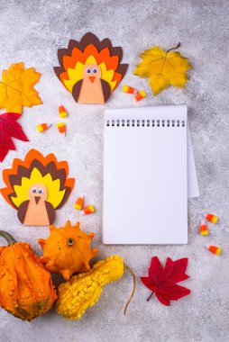 El yapımı hindiyle Şükran Günü geçmişi