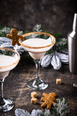 Noel kış kremalı kokteyli, eggnog martini veya kurabiyeli margarita.