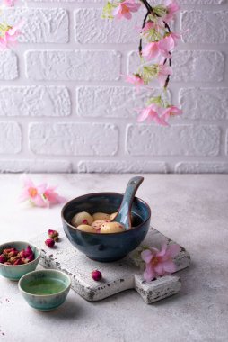 Çin Yeni Yıl kutlamaları için Tang Yuan pirinç köftesi.