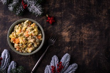 Geleneksel Yeni Yıl ve Noel Rus salatası Olivier