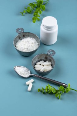 Kolajen tozu ve haplar. Sağlıklı güzellik takviyesi, süper yiyecek, süper barut