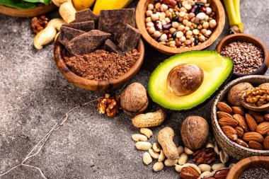 Doğal magnezyum Mg içeren çeşitli ürünler