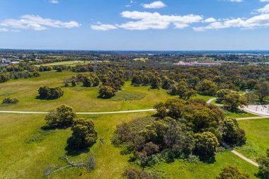 Parlak yaz gününde Avustralya manzarası - hava manzarası