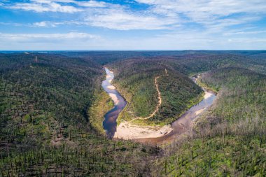 Çalı yangınlarından sonra Karlı Nehir Ulusal Parkı 'nın hava manzarası