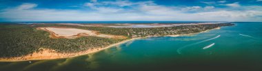 Gippsland, Avustralya 'daki Pelikan Körfezi - geniş panoramik manzara