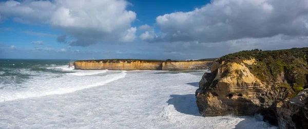 Wide Panorama Limestone Cliffs Ocean Waves Great Ocean Road Victoria — Foto Stock