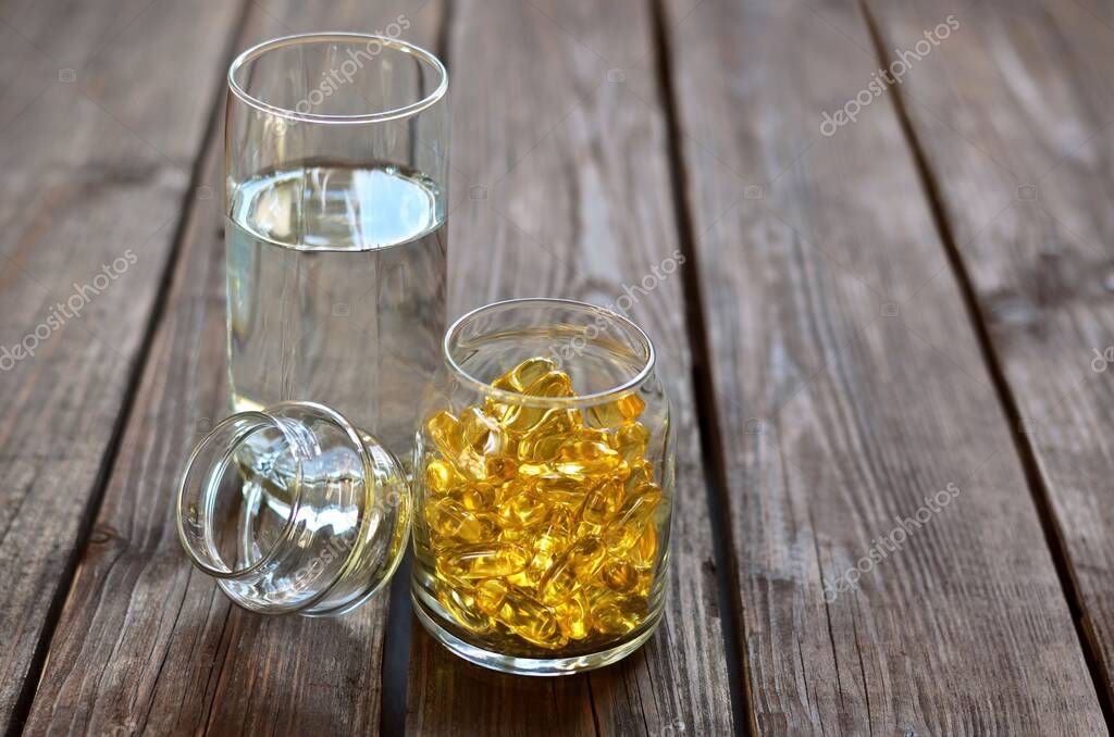 Ácido graso omega3. Aceite de hígado de bacalao en forma de cápsulas