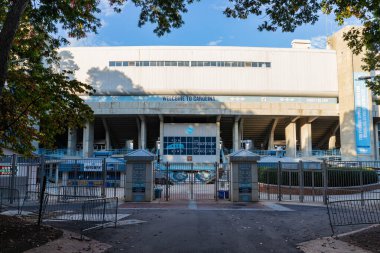 Chapel Hill, NC / USA - 23 Ekim 2020: Kuzey Carolina Üniversitesi kampüsündeki Kenan Stadyumu