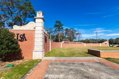 Mobile, AL - 2021: Güney Alabama Üniversitesi işaret ve bayrakları
