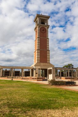 Mobile, AL - 2021: Güney Alabama Üniversitesi kampüsündeki Moulton Kulesi