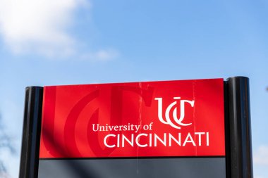 Cincinnati, OH - 27 Şubat 2021: Cincinnati Üniversitesi tabelası