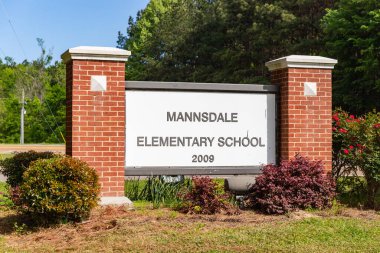 Madison, MS - 13 Nisan 2021: Mannsdale İlköğretim Okulu giriş tabelası, Madison, MS
