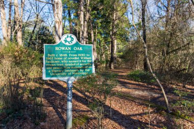 Oxford, MS: William Faulkner Evi olarak da bilinen Rowan Oak, William Faulkner 'ın Oxford, Mississippi' deki eski evi..