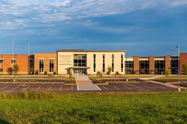Flowood, MS: Flowood 'daki yeni Kuzeybatı Rankin Lisesi, MS 2021 sonbaharında ilk kez öğrencilere açıldı.