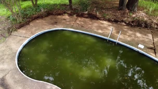 Piscina Abandonada Imunda Mau Estado — Vídeo de Stock