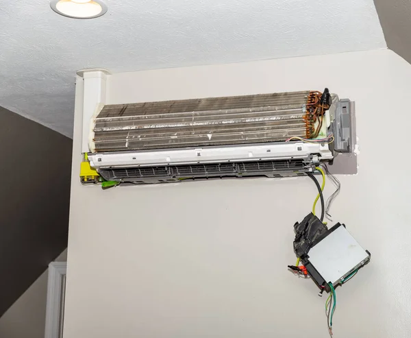 Hvac Klima Mini Bölünmüş Sistem Onarılıyor — Stok fotoğraf