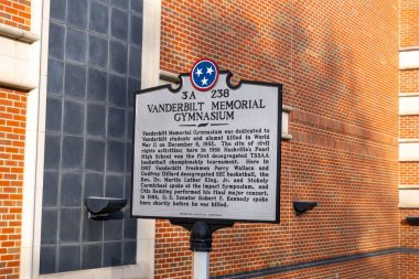Nashville, TN - 25 Ekim 2025 Vanderbilt Anıt Spor Salonu Tarihi İşareti