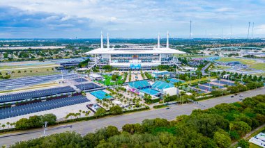 Miami Gardens, FL - 11 Kasım 2025: Hard Rock Stadyumu Miami Gardens, Florida 'da bulunan çok amaçlı bir stadyumdur. Bu stadyum Miami Dolphins ve Miami Hurricanes Üniversitesi 'nin evidir.
