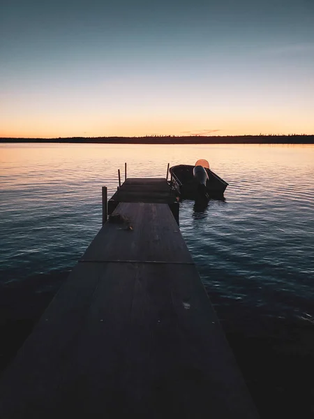 Σκάφος Στο Τέλος Της Αποβάθρας Κατά Ηλιοβασίλεμα Παιδική Λίμνη Duck — Φωτογραφία Αρχείου