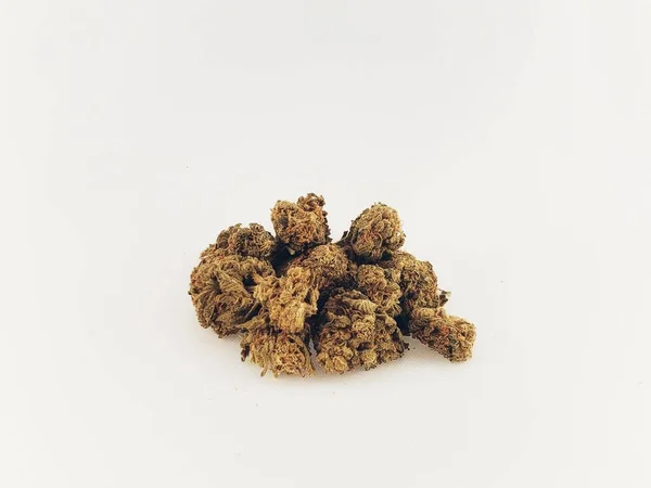 Närbild Strada Sativa Stam Torr Blomma Cannabis Knoppar Framför Vit — Stockfoto