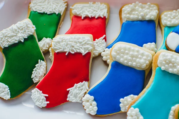 Biscoitos Natal Brilhantes Coloridos Lindamente Decorados Forma Meias — Fotografia de Stock