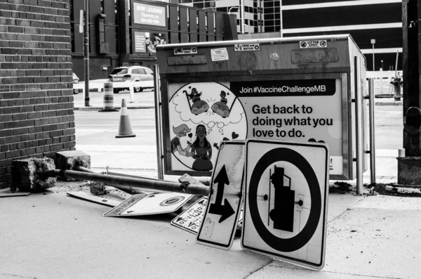 Signs Sidewalk Downtown Winnipeg Manitoba Canada — Stock Photo, Image