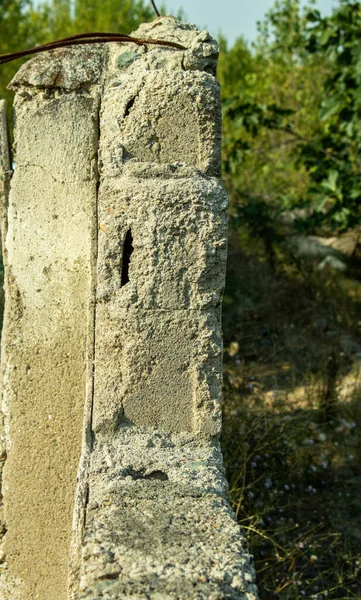 Stary Kamienny Mur Dużym Krzyżem — Zdjęcie stockowe