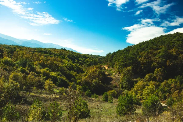 Schöne Berglandschaft Mit Bergen Und Wolken — Stockfoto