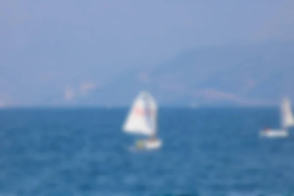 Filipinler 'de, San Diego adasının sahillerinde, insanlarla, denizle ve gökyüzüyle