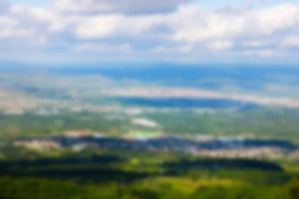 Hindi dağlarının arka planında bulanık