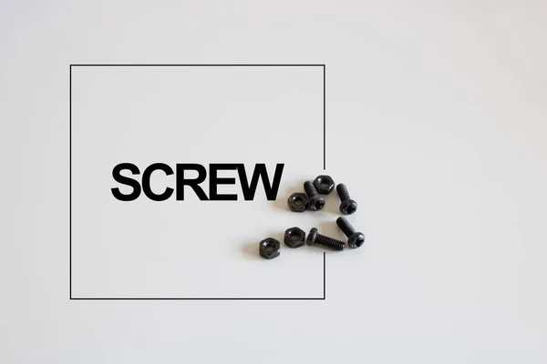 Beyaz arka planda vidalar. Boşver yazmayı..