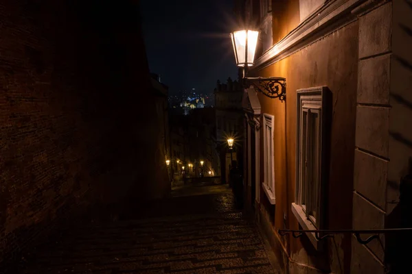 Luz Una Luz Calle Iluminada Una Calle Ciudad Por Noche — Foto de Stock