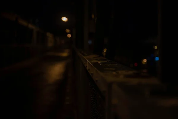 Balustrades Lumières Des Lampadaires Fond Flou Nuit Sous Pluie Dans — Photo