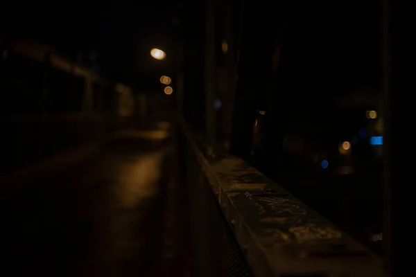 Balustrades Lumières Des Lampadaires Fond Flou Nuit Sous Pluie Dans — Photo