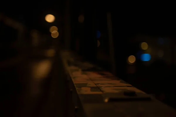 Balustrades Lumières Des Lampadaires Fond Flou Nuit Sous Pluie Dans — Photo