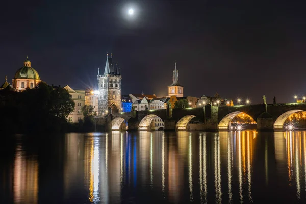 Pont Charles 14Ème Siècle Sur Rivière Vltava Les Reflets Monde — Photo