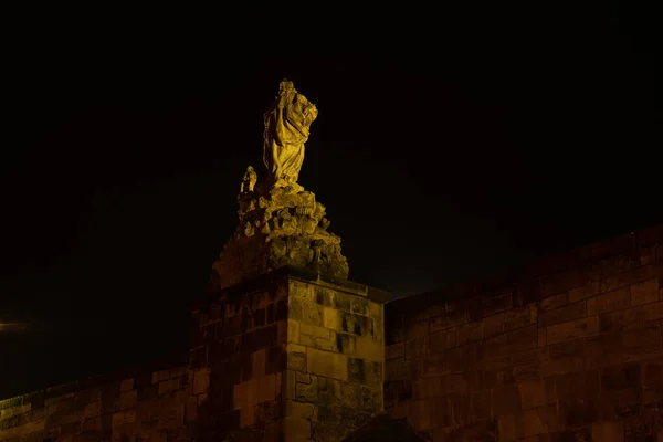 Luz Una Luz Calle Iluminada Una Calle Ciudad Por Noche — Foto de Stock