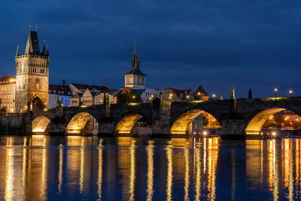 Pont Charles Dans Centre Prague Sur Rivière Vltava Nuit Des — Photo